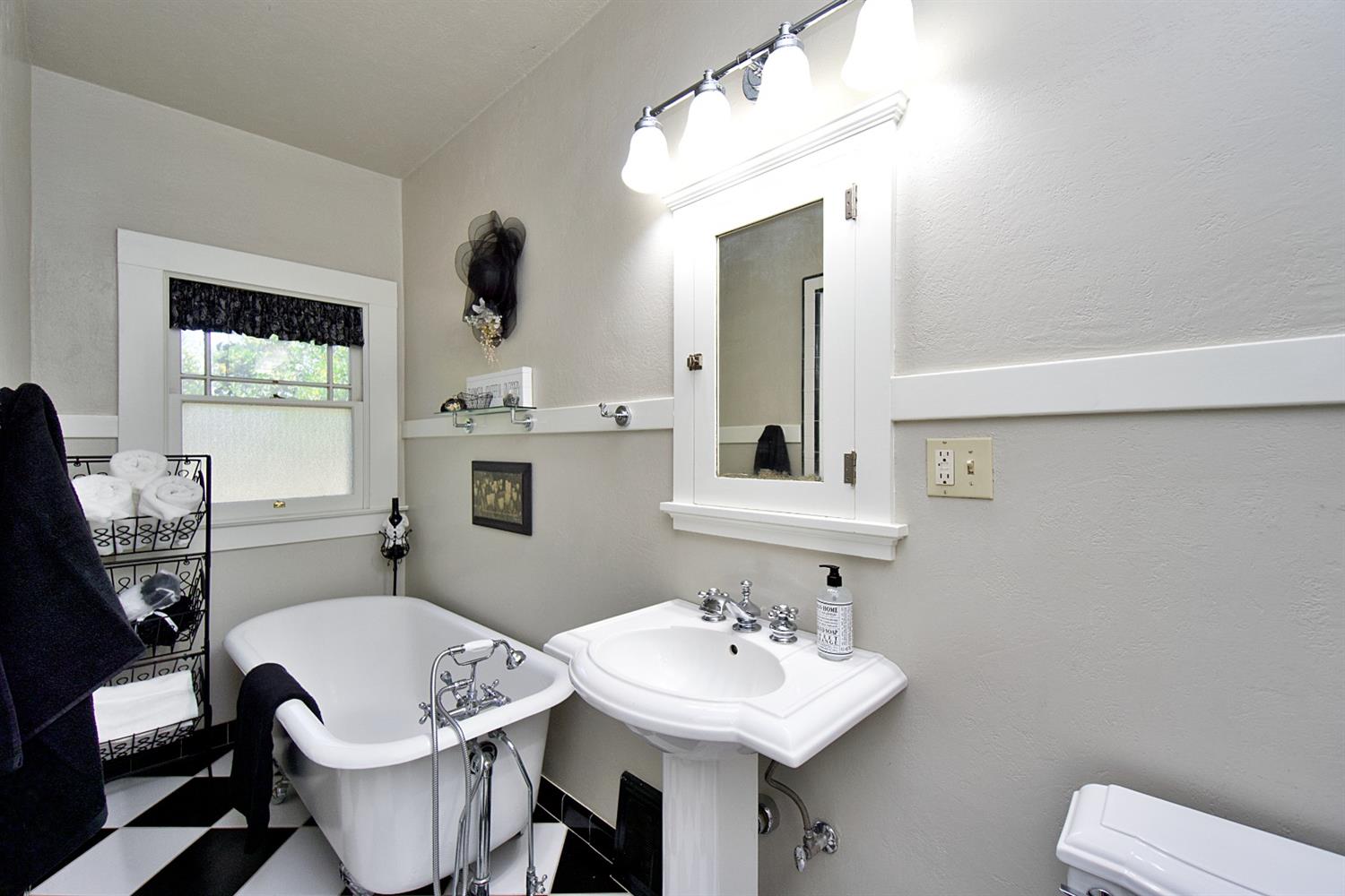2220 Dewitt Avenue Clovis, CA 93612 - Photo 20 of 44 a bathroom with a toilet sink and mirror