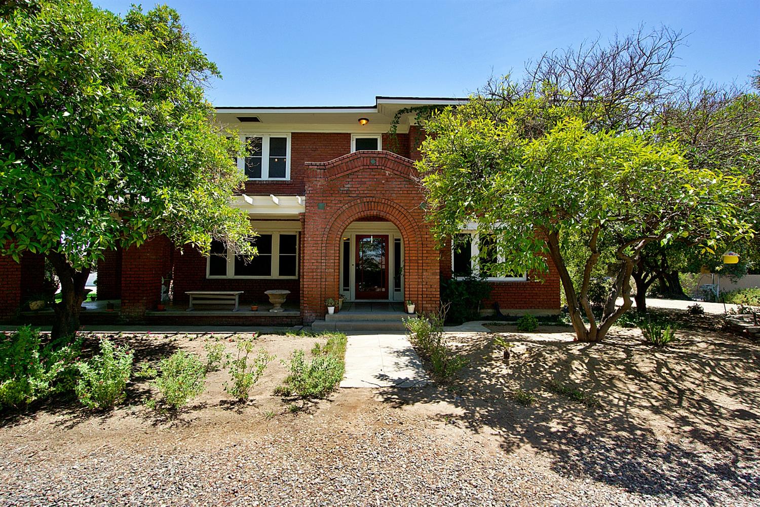 2220 Dewitt Avenue Clovis, CA 93612 - Photo 4 of 44 a front view of a house with a yard