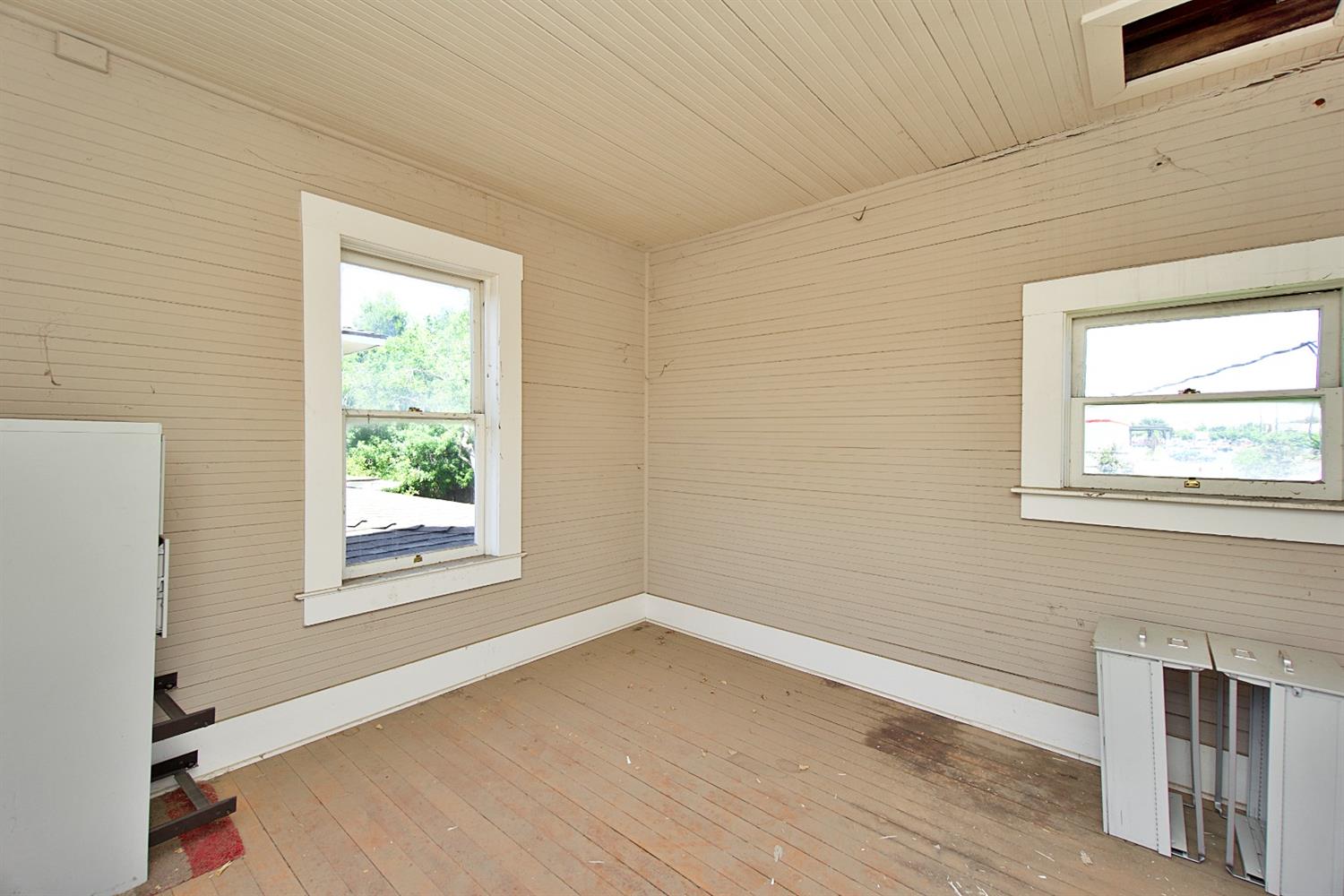 2220 Dewitt Avenue Clovis, CA 93612 - Photo 33 of 44 a view of an empty room with wooden floor and a window