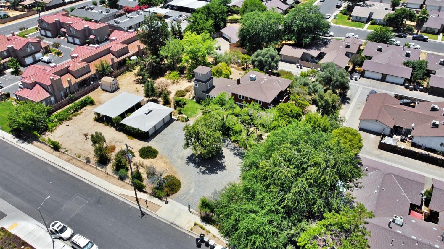 2220 Dewitt Avenue Clovis, CA 93612 - Photo 43 of 44 an aerial view of multiple houses with yard