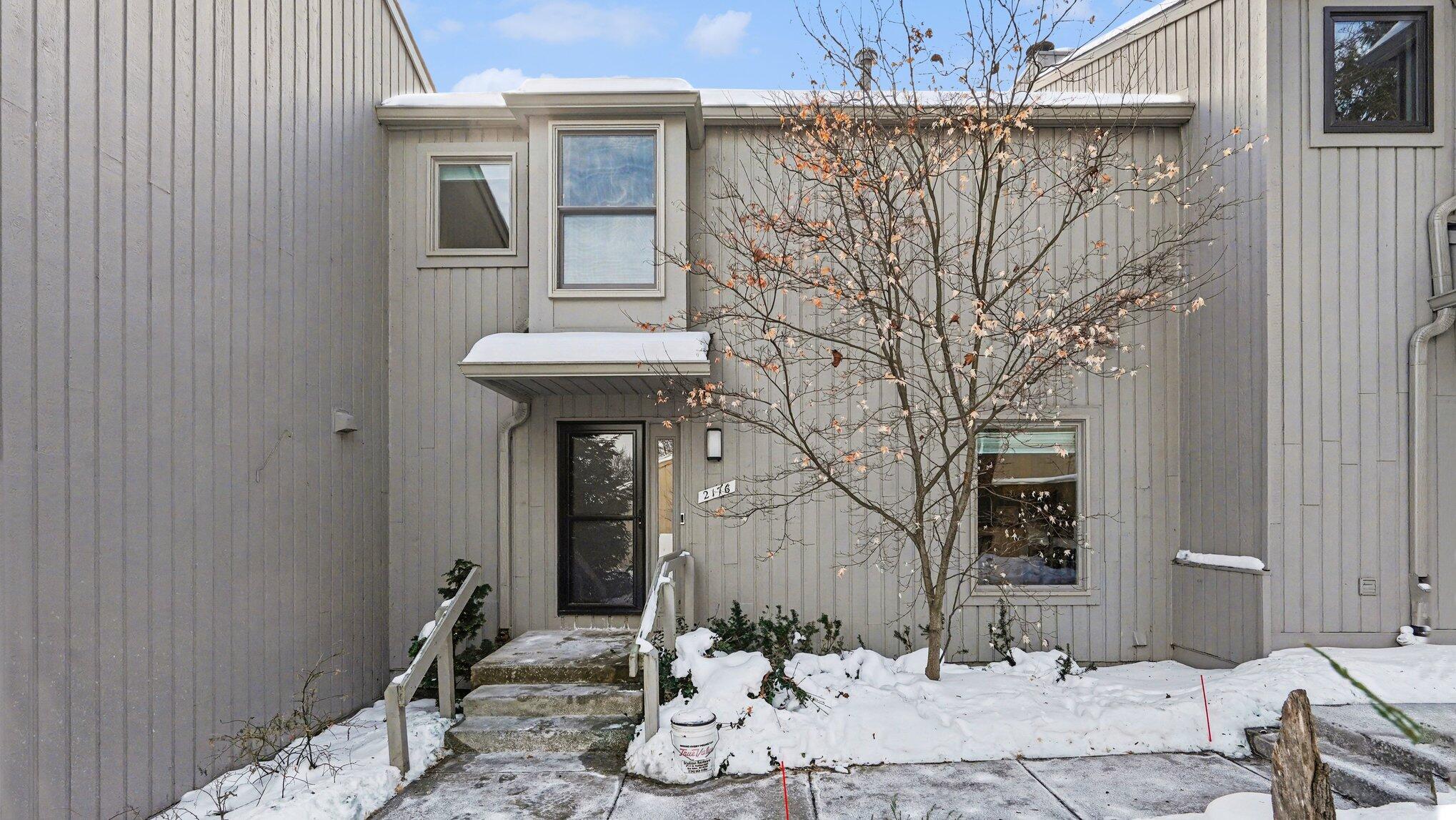 2176 Overlook Court Ann Arbor, MI 48103 - Photo 2 of 28 002_file_1457