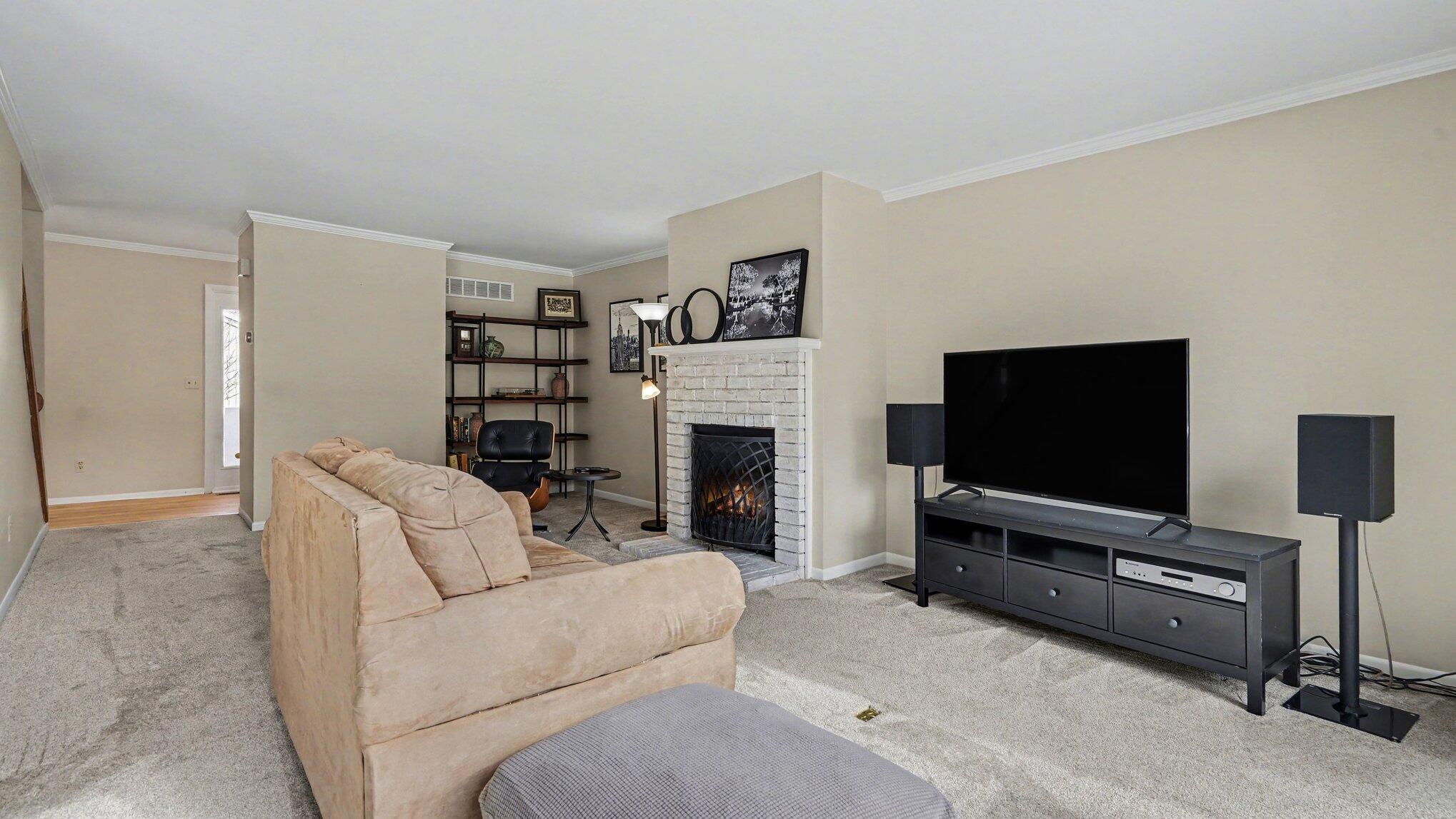 2176 Overlook Court Ann Arbor, MI 48103 - Photo 6 of 28 006_file_3807