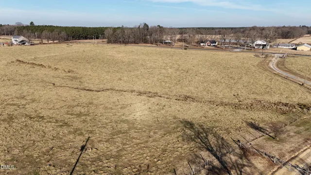 a view of back yard of the house