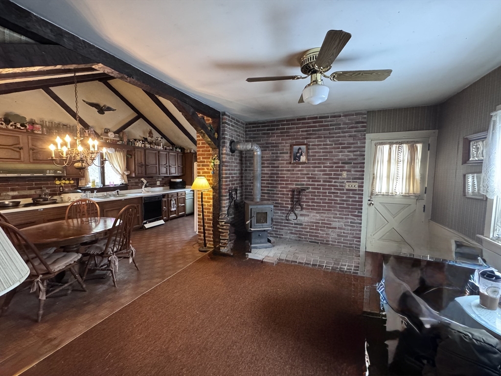 588 Gifford Road Westport, MA 02790 - Photo 5 of 34 Gallery Image 5