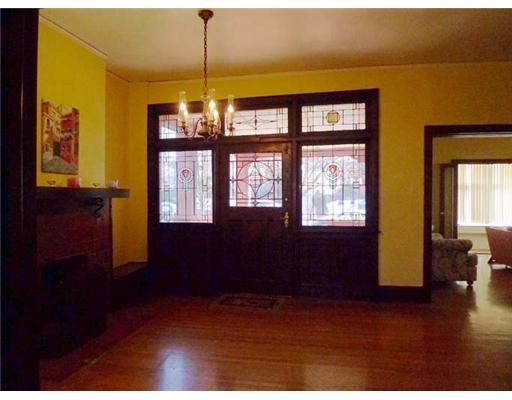 6317 Darlington Road Pittsburgh, PA 15217 - Photo 4 of 18 Entry/Foyer.