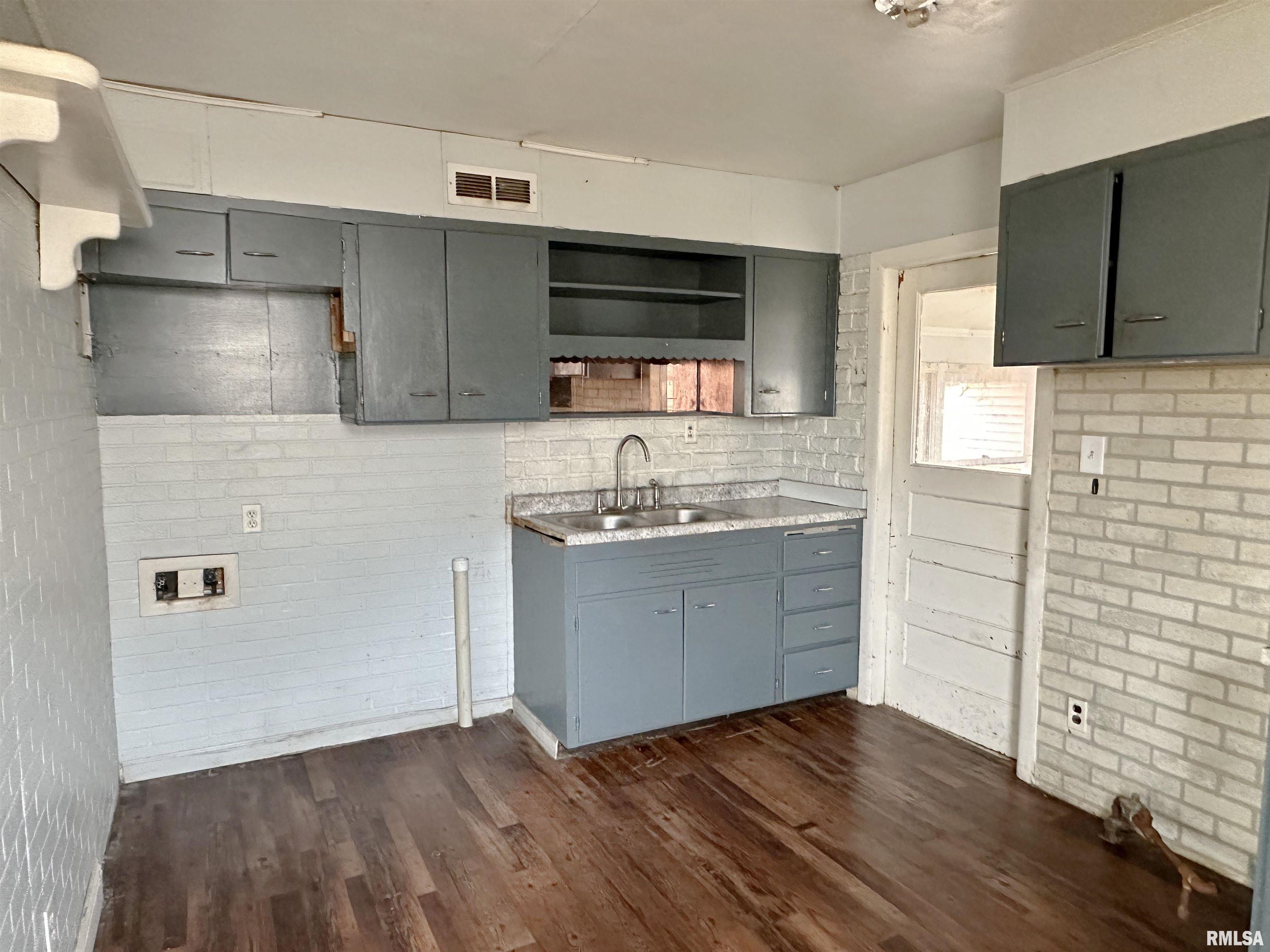 3001 Hoover Avenue Springfield, IL 62703 - Photo 6 of 17