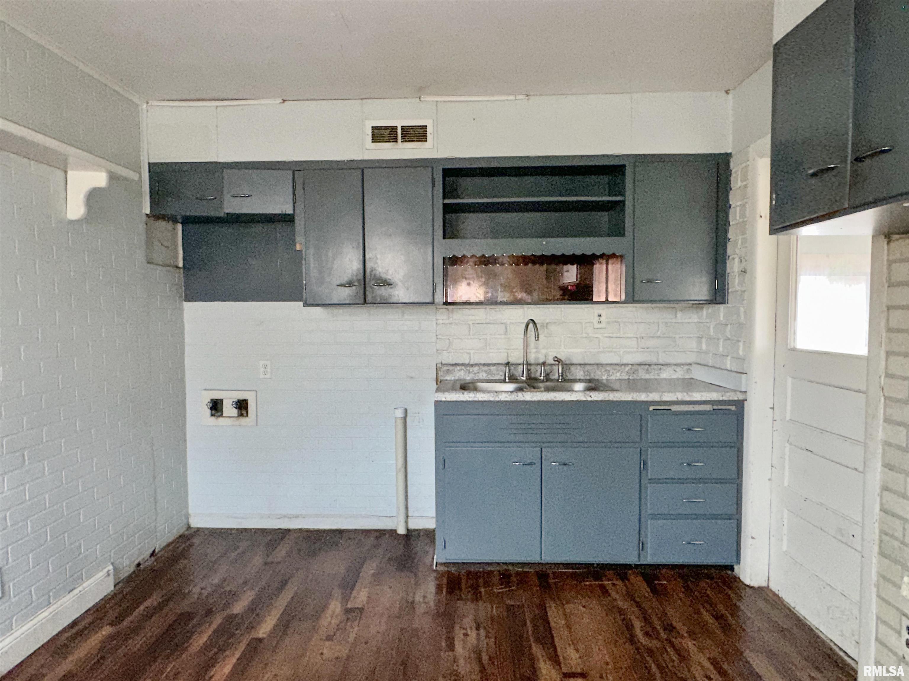 3001 Hoover Avenue Springfield, IL 62703 - Photo 7 of 17