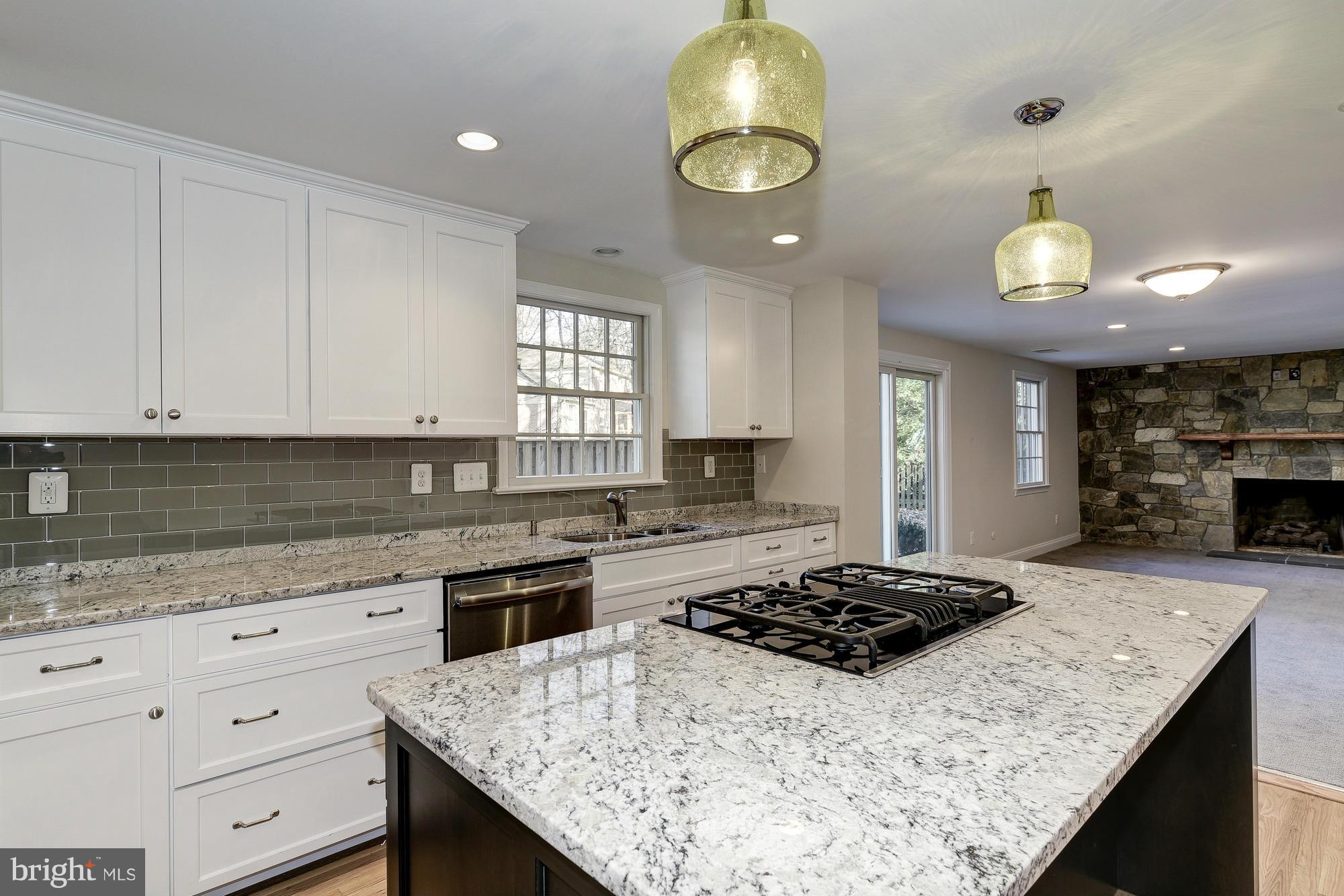 8207 Postoak Road Potomac, MD 20854 - Photo 11 of 30 Kitchen