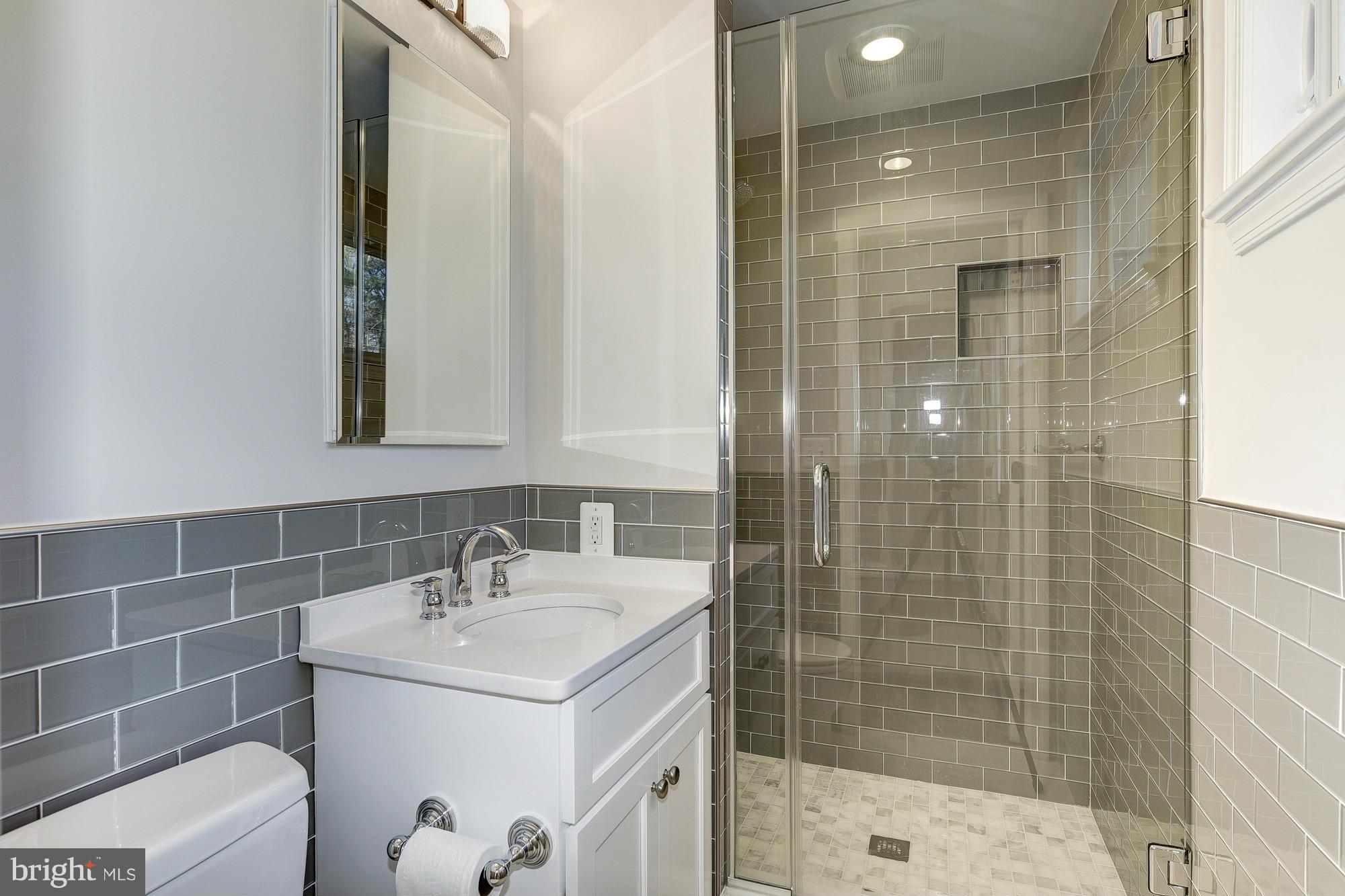 8207 Postoak Road Potomac, MD 20854 - Photo 22 of 30 Bath (Master)