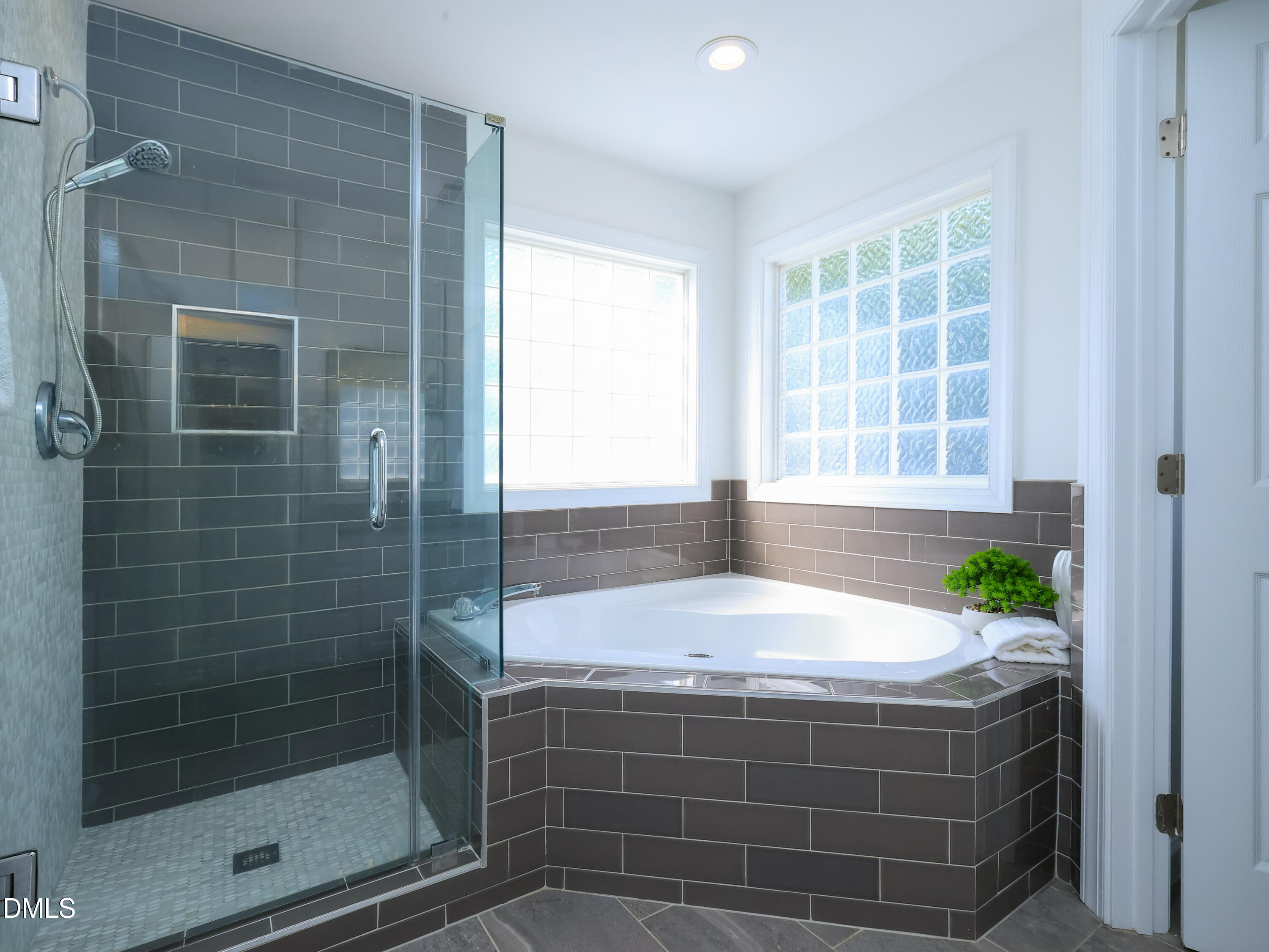 8613 Clivedon Drive Raleigh, NC 27615 - Photo 19 of 34 040_primary_bath