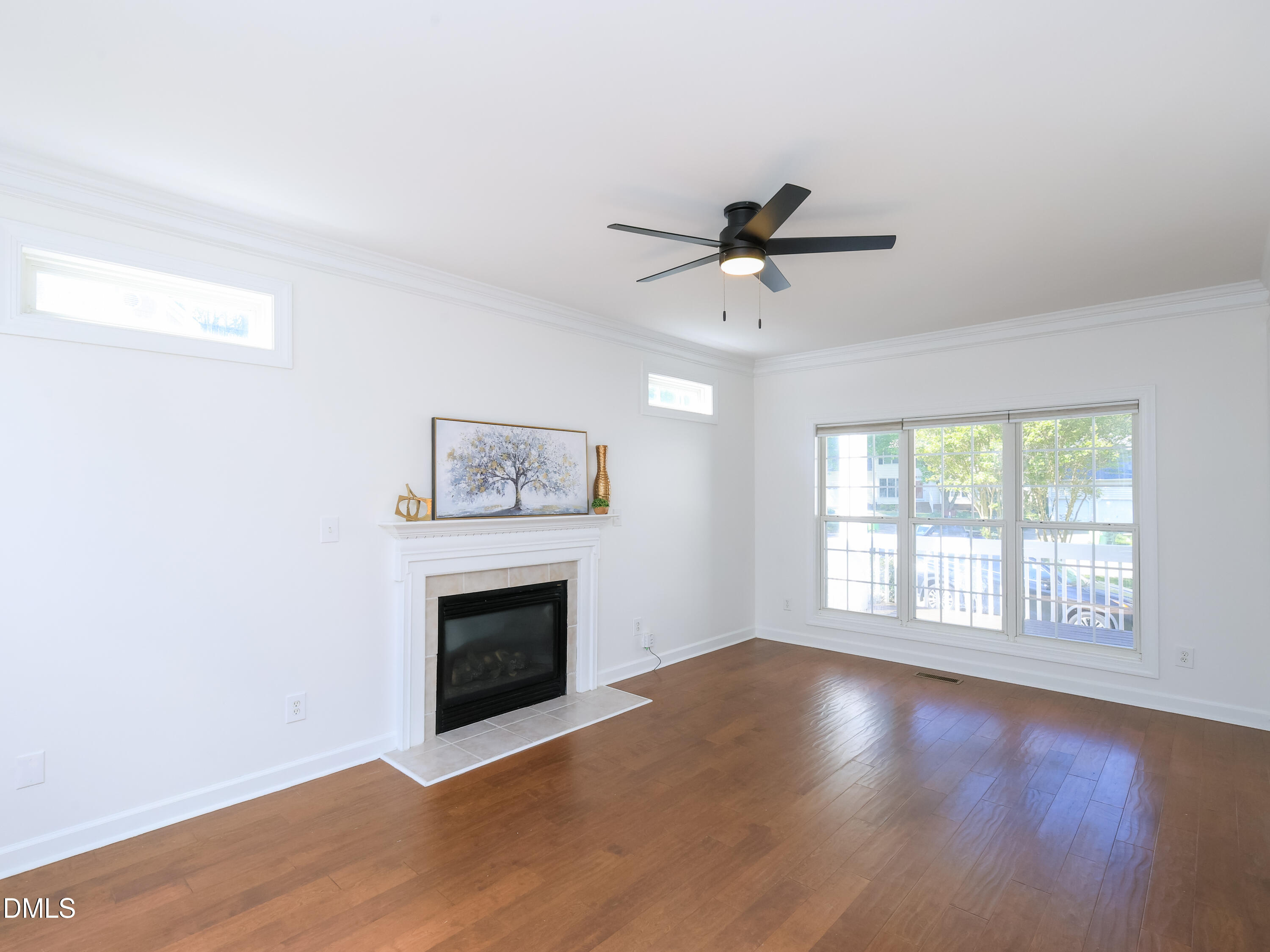 8613 Clivedon Drive Raleigh, NC 27615 - Photo 4 of 34 014_living_rm