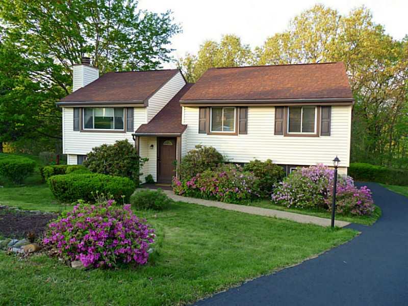 15 Fawn Ridge Drive McKees Rocks, PA 15136 - Photo 1 of 19 Exterior Front.