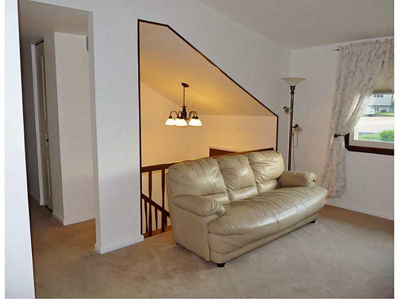 15 Fawn Ridge Drive McKees Rocks, PA 15136 - Photo 3 of 19 Living Room.