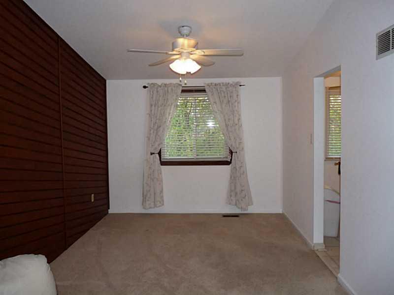 15 Fawn Ridge Drive McKees Rocks, PA 15136 - Photo 5 of 19 Dining Room.