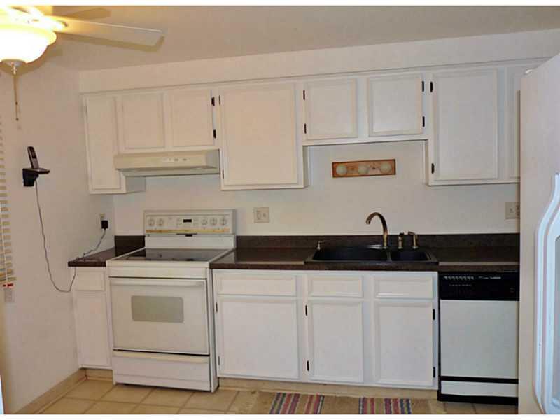 15 Fawn Ridge Drive McKees Rocks, PA 15136 - Photo 6 of 19 Kitchen.