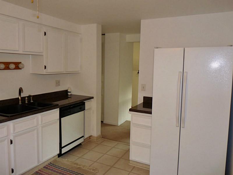 15 Fawn Ridge Drive McKees Rocks, PA 15136 - Photo 8 of 19 Kitchen.