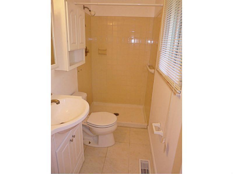 15 Fawn Ridge Drive McKees Rocks, PA 15136 - Photo 10 of 19 Master Bath/Spa.