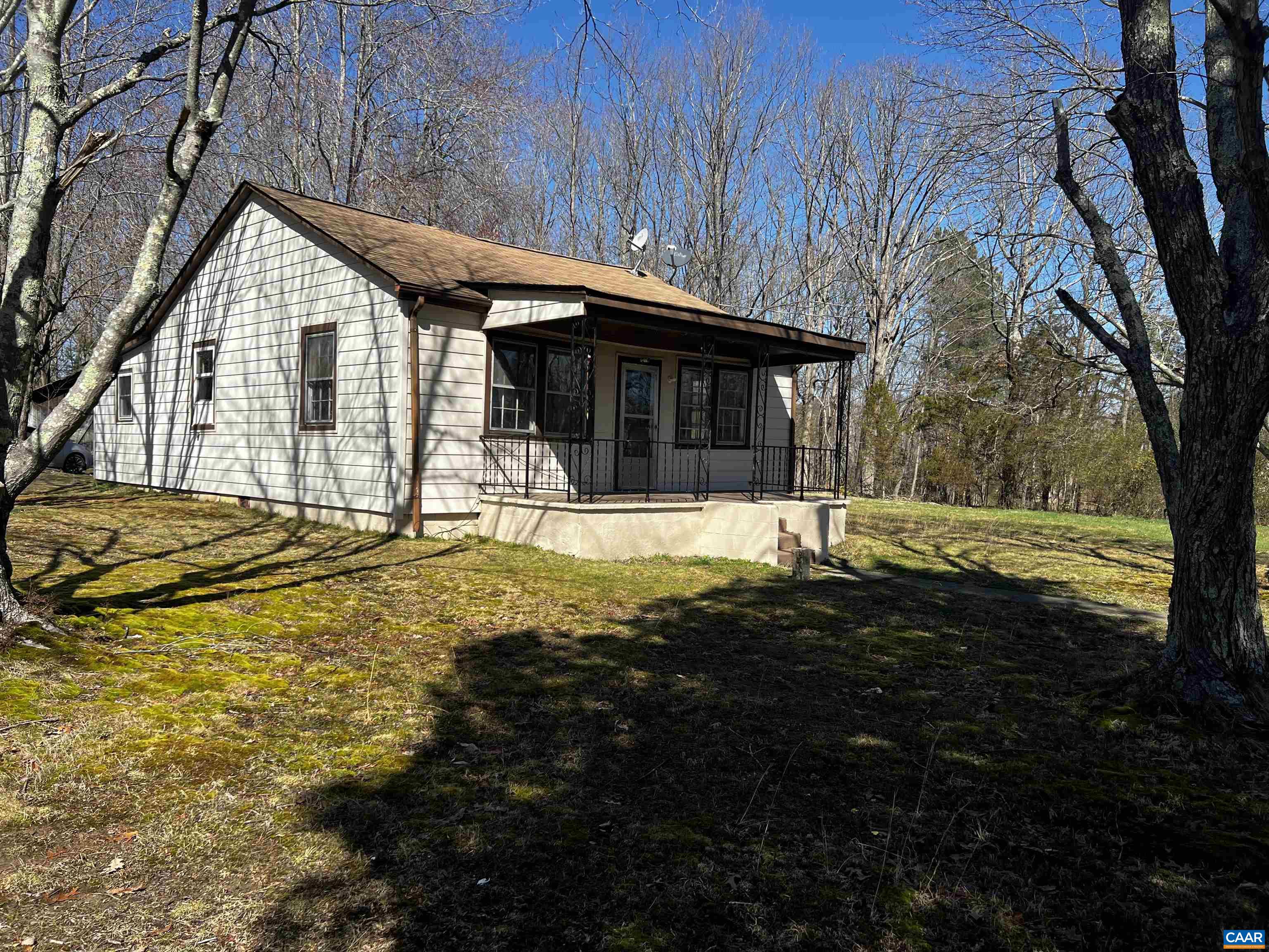 2753 Ridge Road Arvonia, VA 23004 - Photo 1 of 16 a view of house with backyard and tree