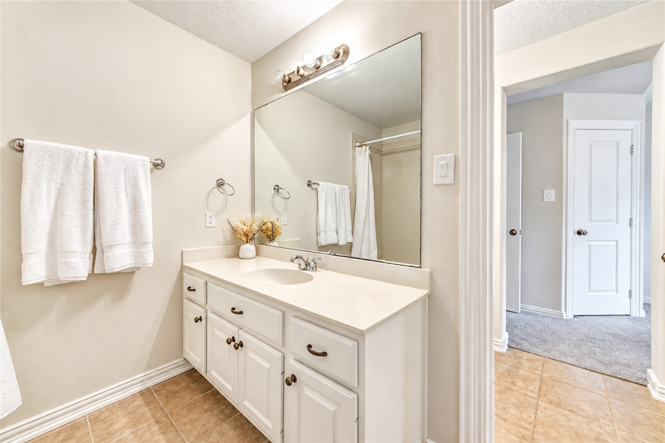 2011 Spring Cedar Lane Houston, TX 77077 - Photo 10 of 42 Gallery Image 10