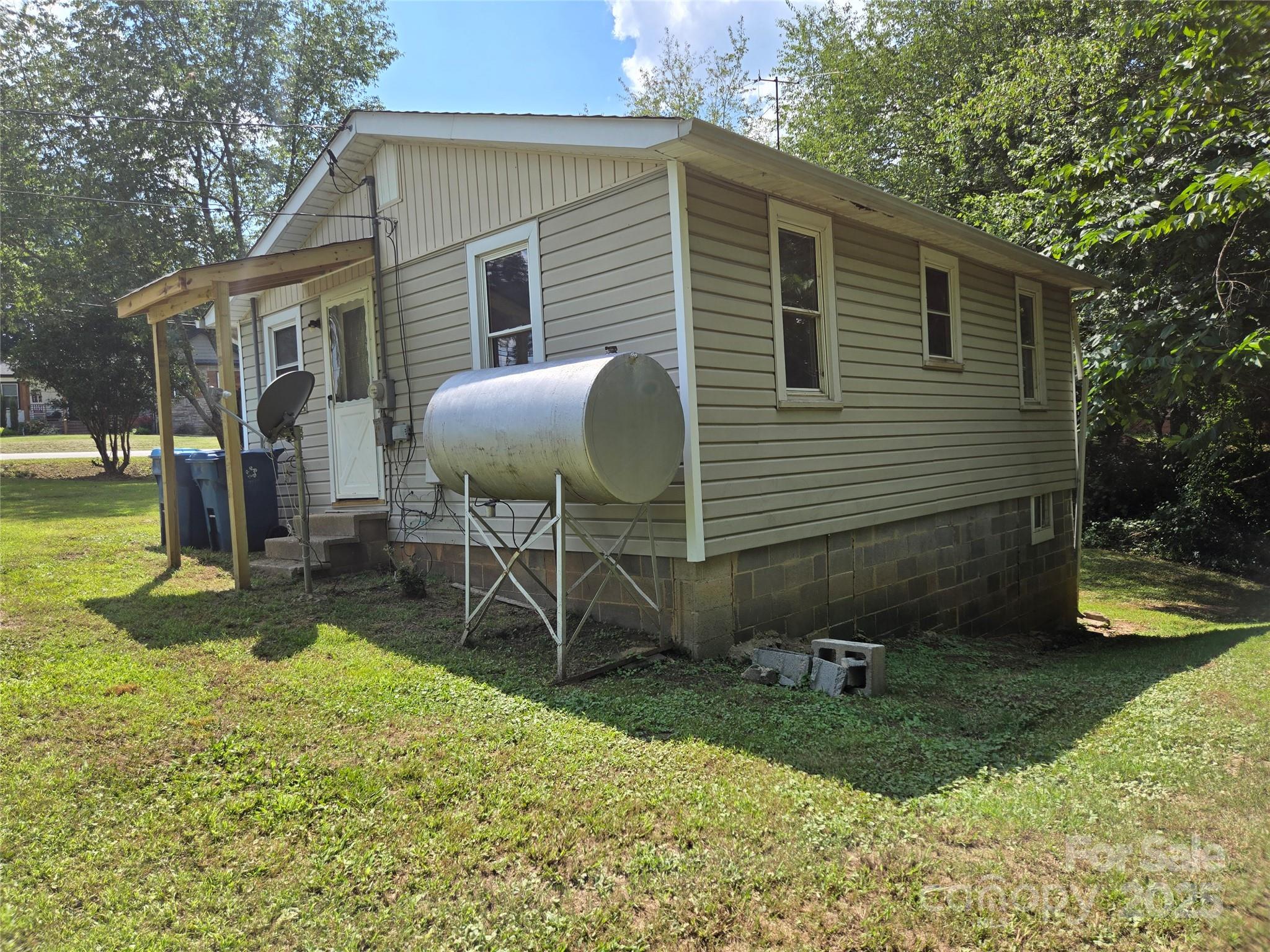335 Rosenwald School Street Catawba, NC 28609 - Photo 3 of 13 a backyard of a house with table and chairs