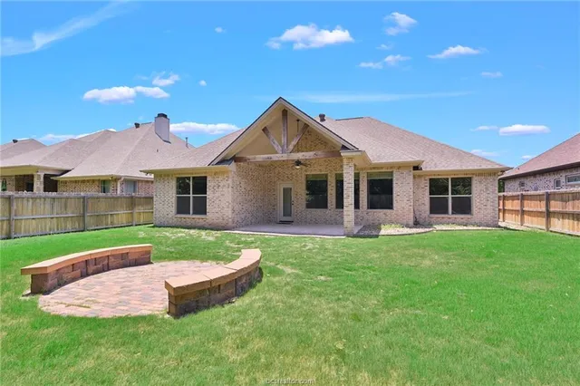 $2,600 | 15643 Long Creek Lane, College Station, TX 77845