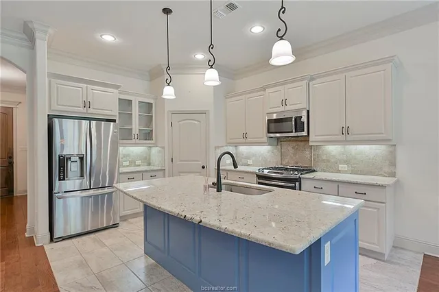 $2,600 | 15643 Long Creek Lane, College Station, TX 77845