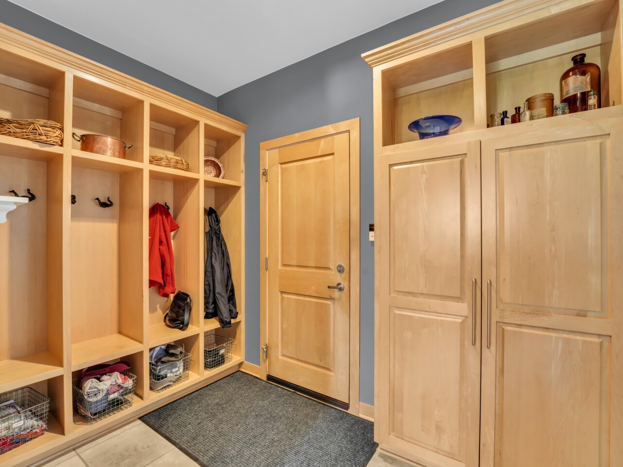 8 Lake Pointe Circle Wind Point, WI 53402 - Photo 13 of 32 Custom built ins