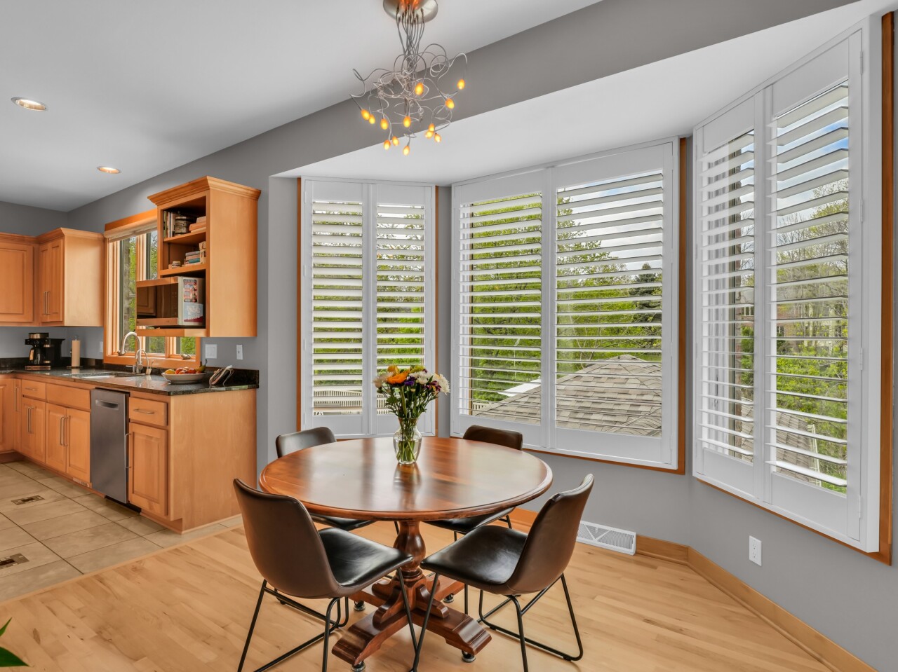 8 Lake Pointe Circle Wind Point, WI 53402 - Photo 10 of 32 Eat in area