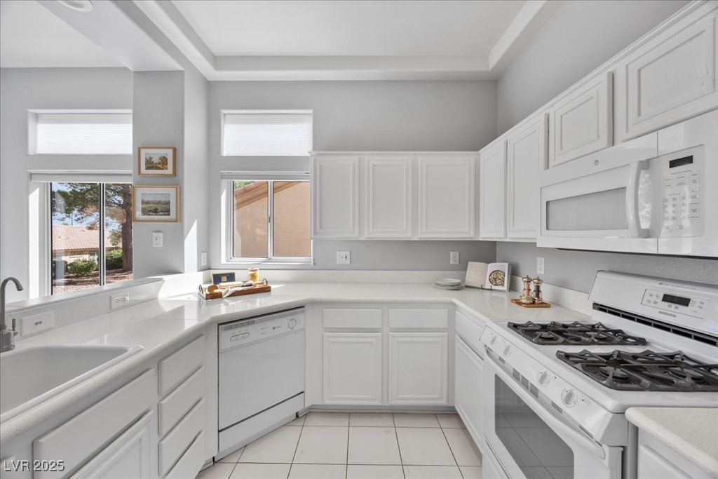 9352 Villa Ridge Drive Las Vegas, NV 89134 - Photo 15 of 33