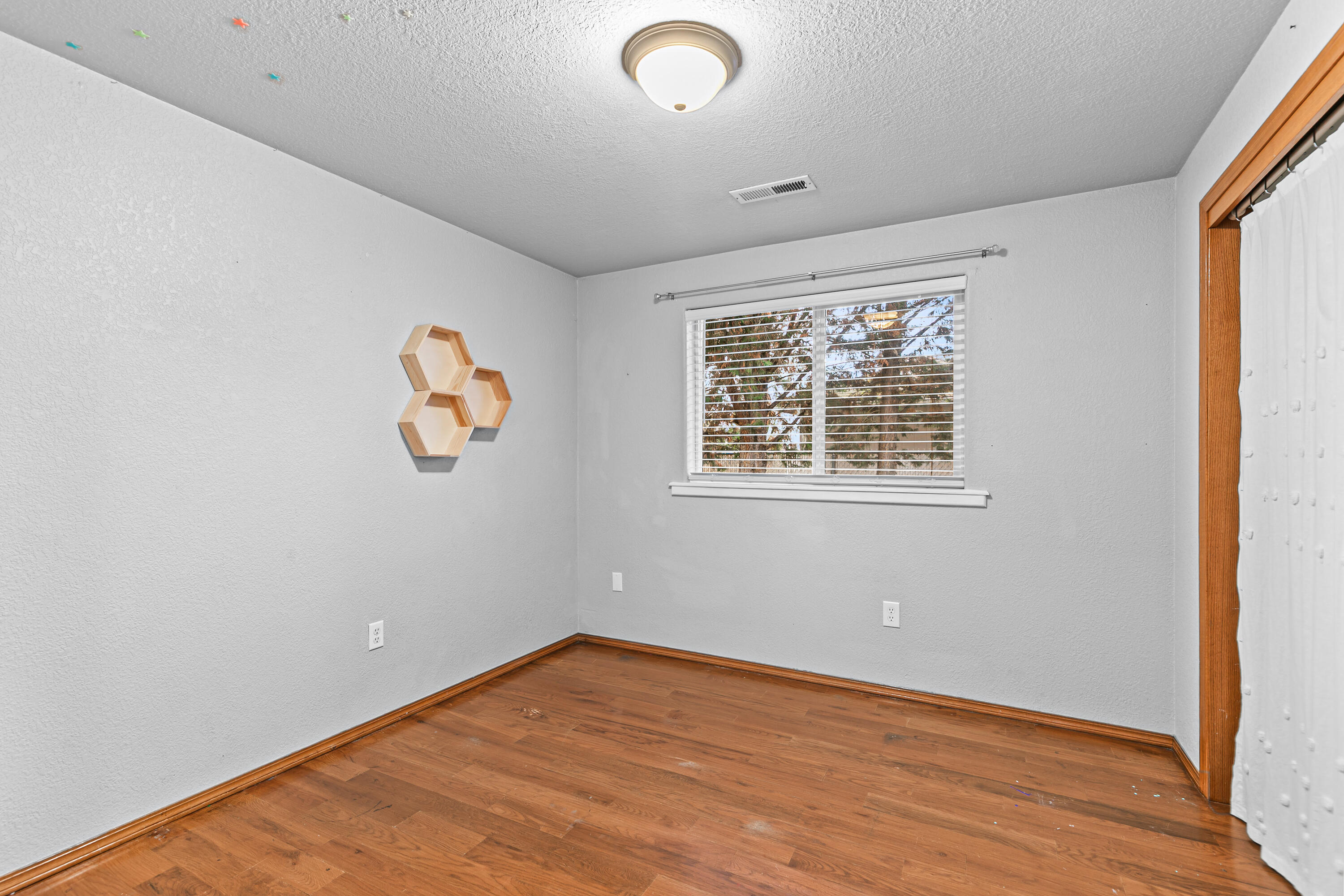 388 Crystal Drive Eagle Point, OR 97524 - Photo 17 of 35 17