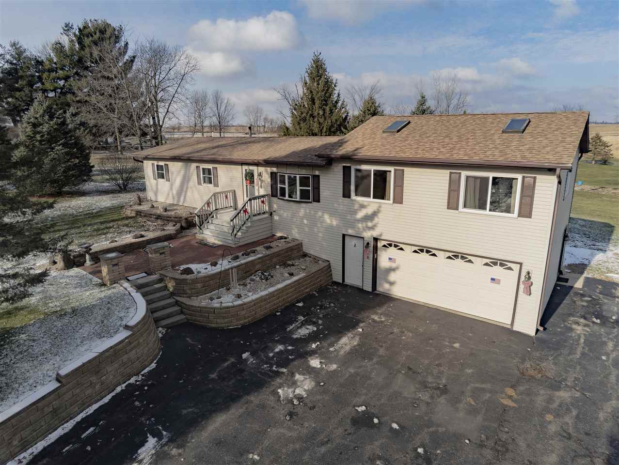 9119 Montague Road Winnebago, IL 61088 - Photo 2 of 36