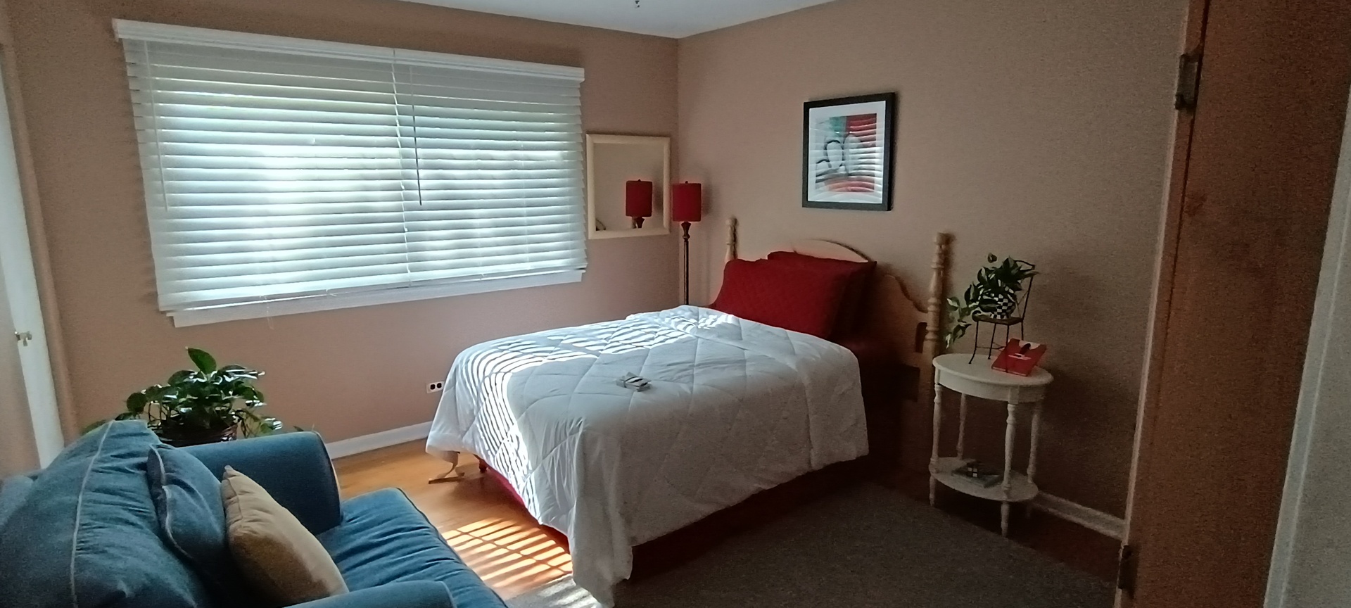 18751 Kings Road Homewood, IL 60430 - Photo 19 of 35 a bedroom with a bed and a potted plant