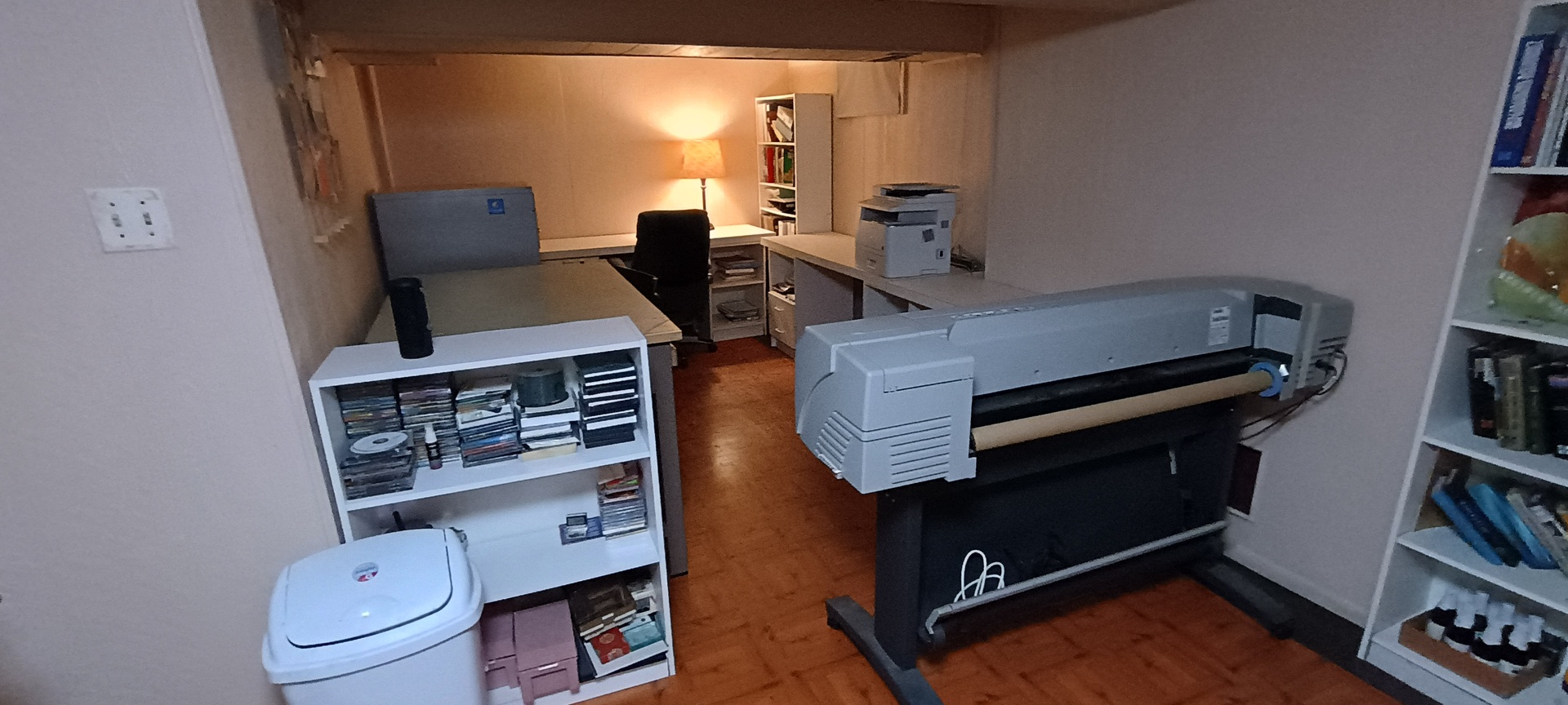 18751 Kings Road Homewood, IL 60430 - Photo 27 of 35 a living room with furniture