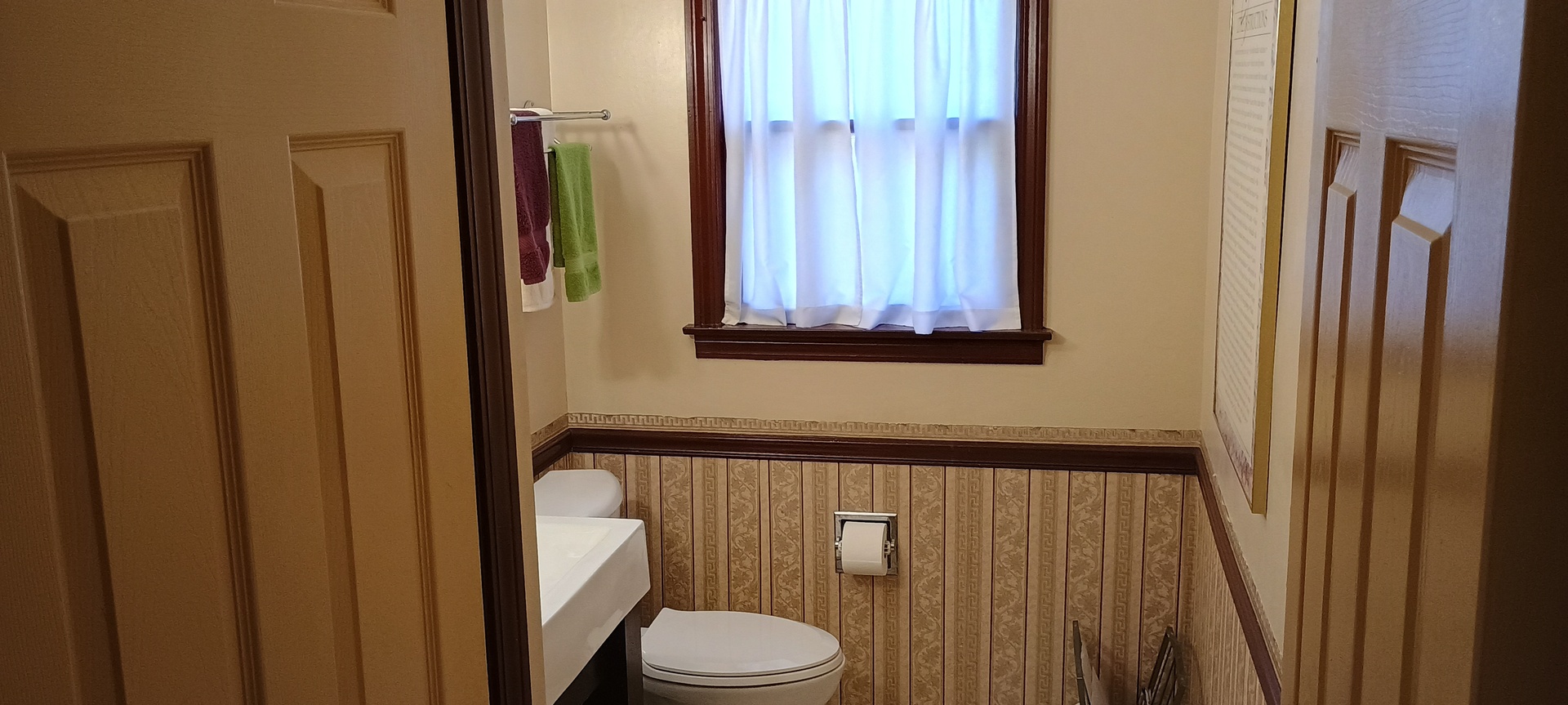18751 Kings Road Homewood, IL 60430 - Photo 8 of 35 a bathroom with a toilet a sink and a mirror