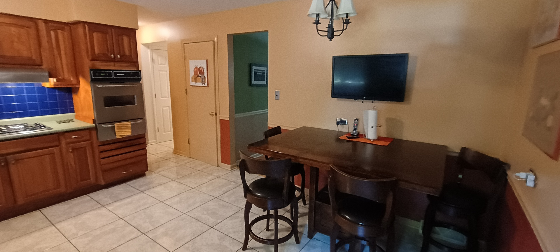 18751 Kings Road Homewood, IL 60430 - Photo 10 of 35 a view of a workspace with furniture