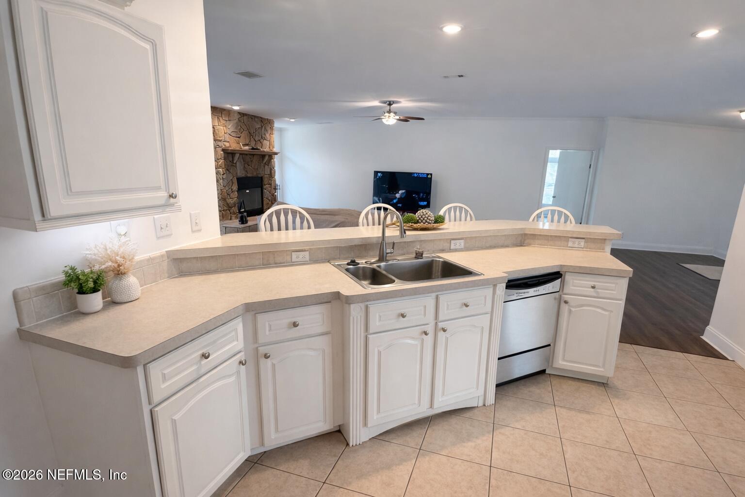 2490 Violet Way Middleburg, FL 32068 - Photo 9 of 64 EE289B03-B9E4-45E0-B7D5-30DD33B68220