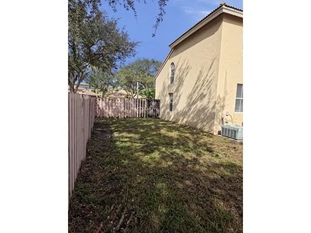 $599,900 | 14422 North Royal Cove Circle, Davie, FL 33325
