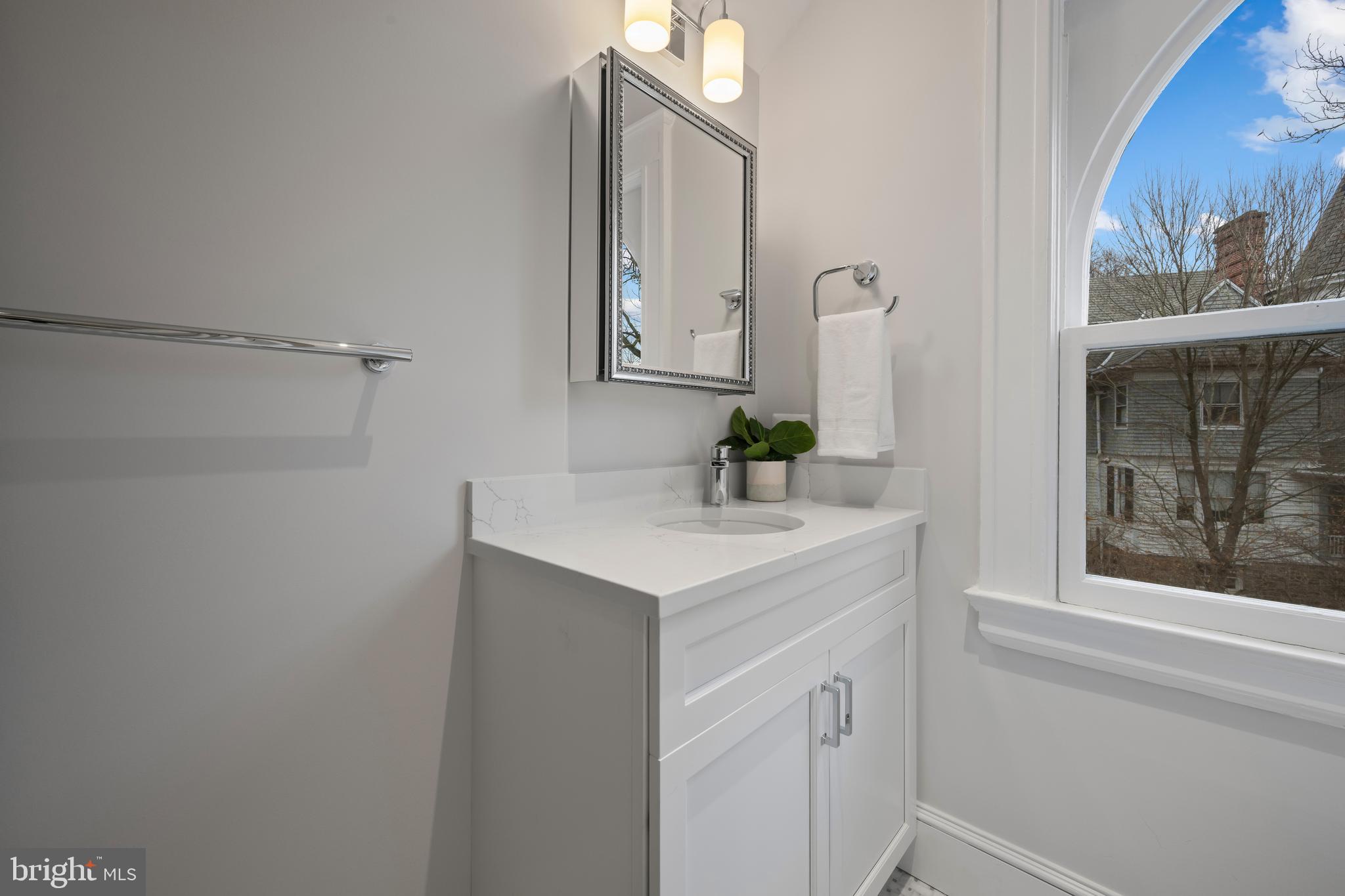 520 Woodlawn Road Baltimore, MD 21210 - Photo 36 of 39 a bathroom with a sink and a mirror