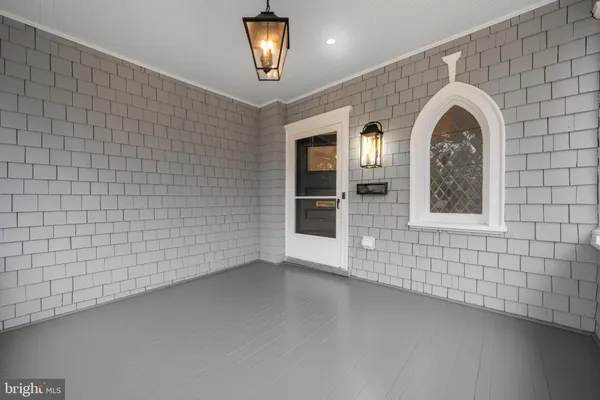 a view of empty room with windows