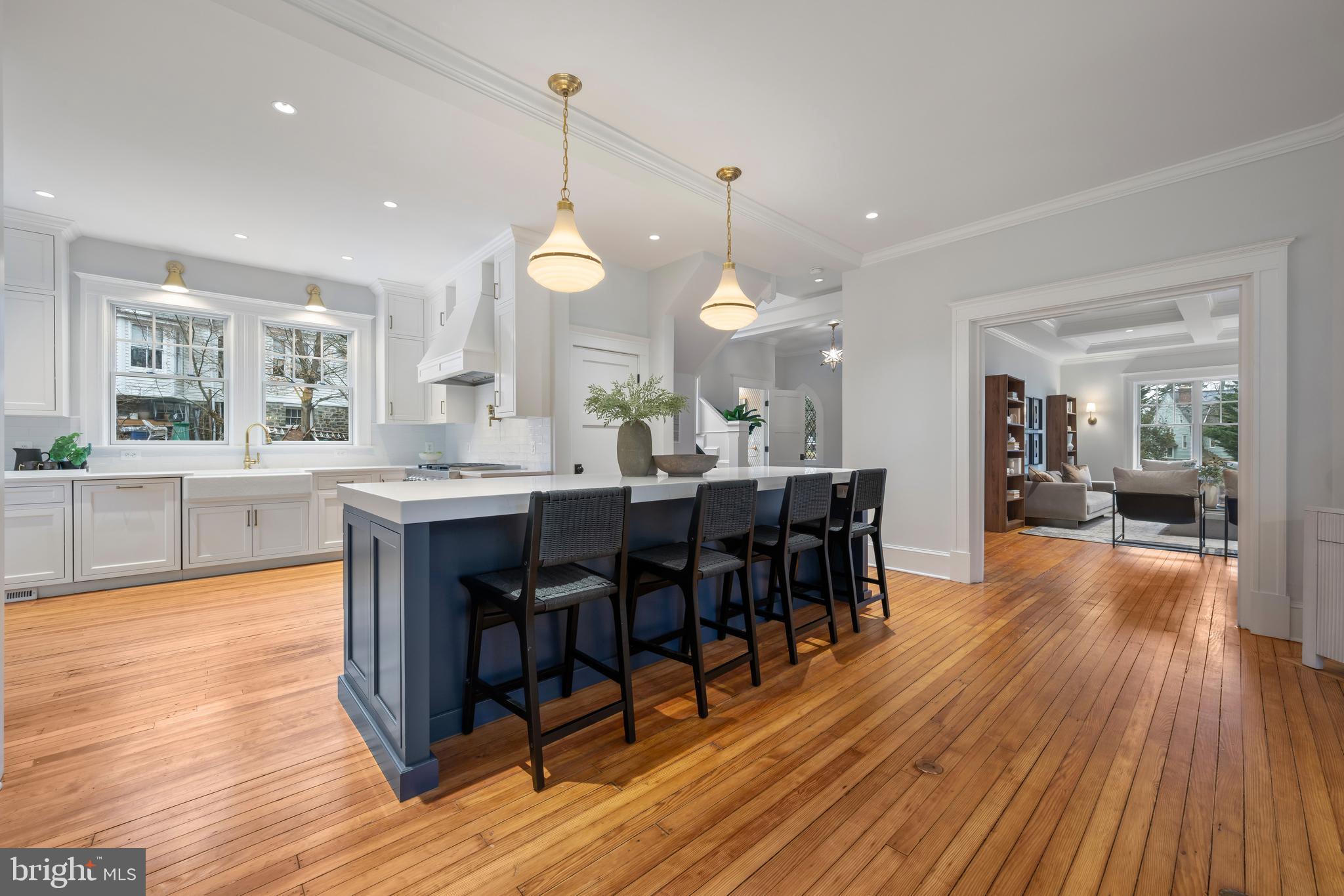 520 Woodlawn Road Baltimore, MD 21210 - Photo 10 of 39 a large kitchen with a table and chairs
