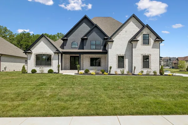$809,900 | 370 Young Lane, Pleasant View, TN 37146