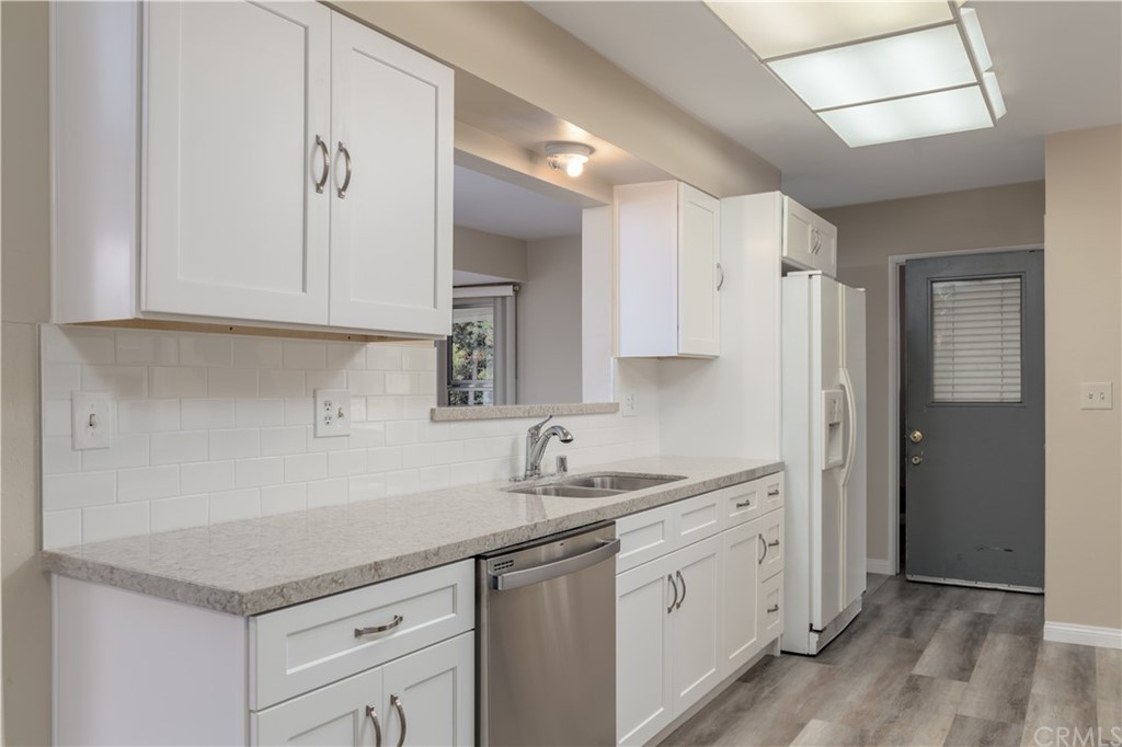 26281 Foxgrove Road Menifee, CA 92586 - Photo 12 of 27