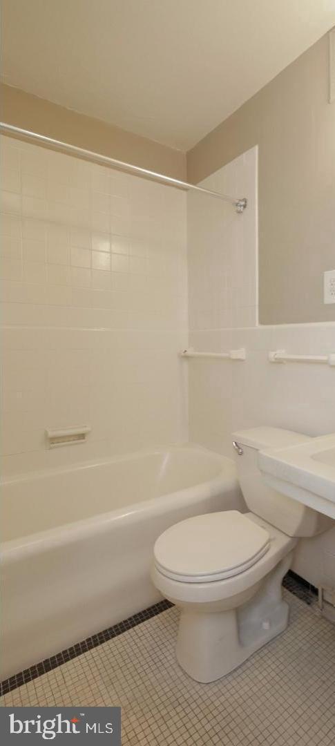 2031 Locust Street, Unit 1504 Philadelphia, PA 19103 - Photo 11 of 18