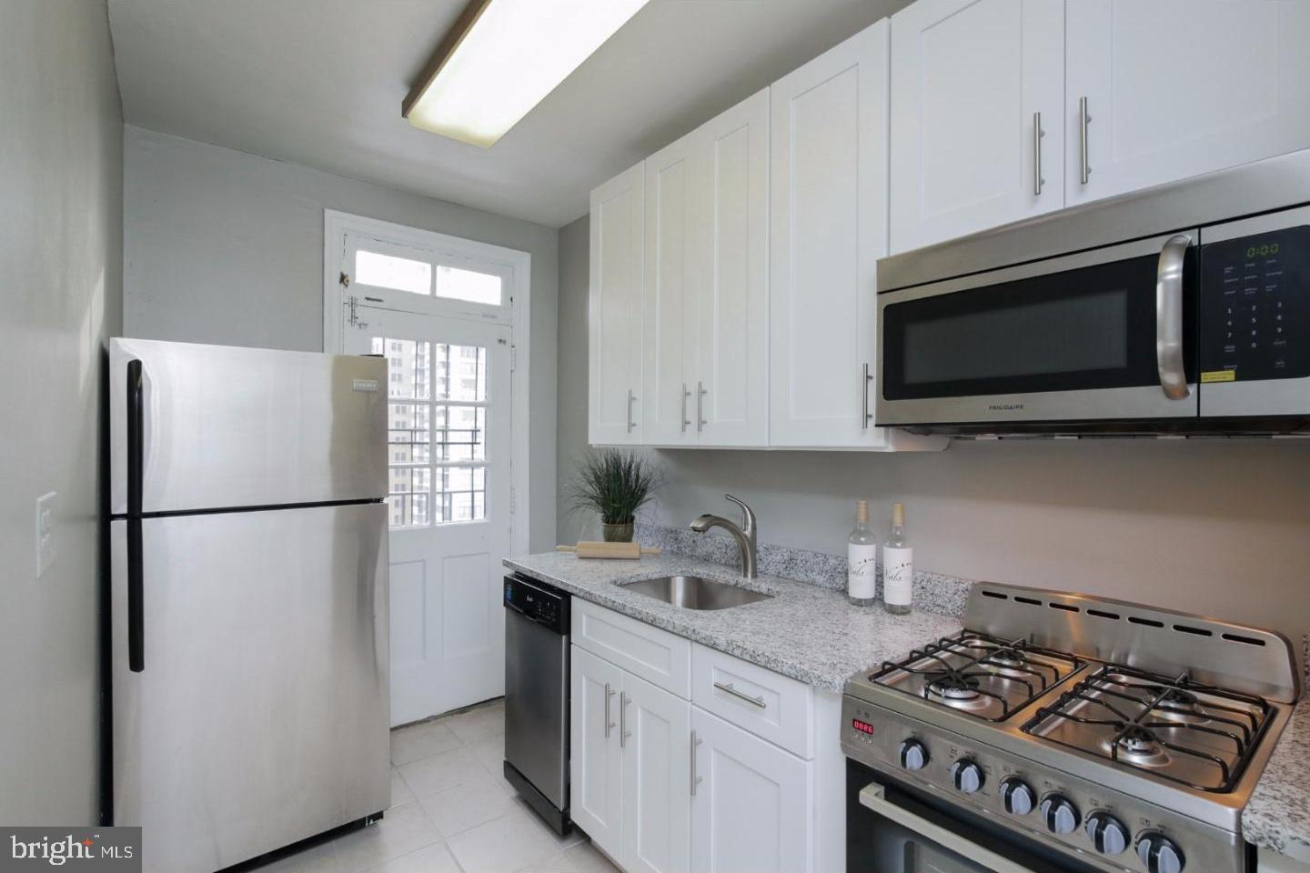 2031 Locust Street, Unit 1504 Philadelphia, PA 19103 - Photo 5 of 18