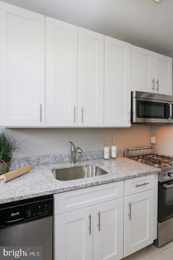 2031 Locust Street, Unit 1504 Philadelphia, PA 19103 - Photo 6 of 18