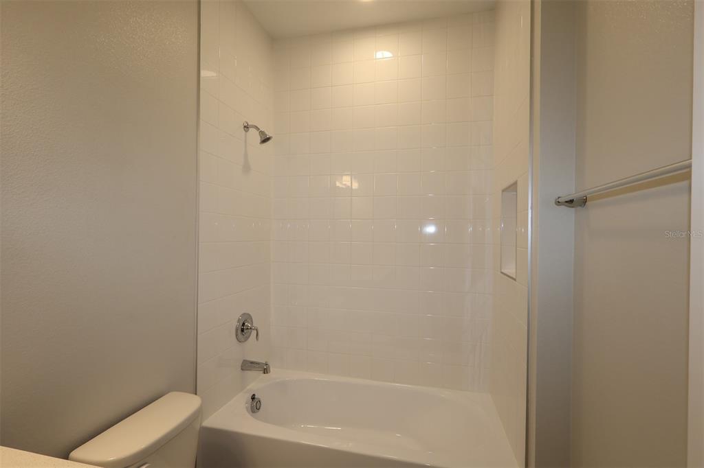 5261 High Line Drive St. Cloud, FL 34771 - Photo 32 of 39 a bathroom with a bathtub