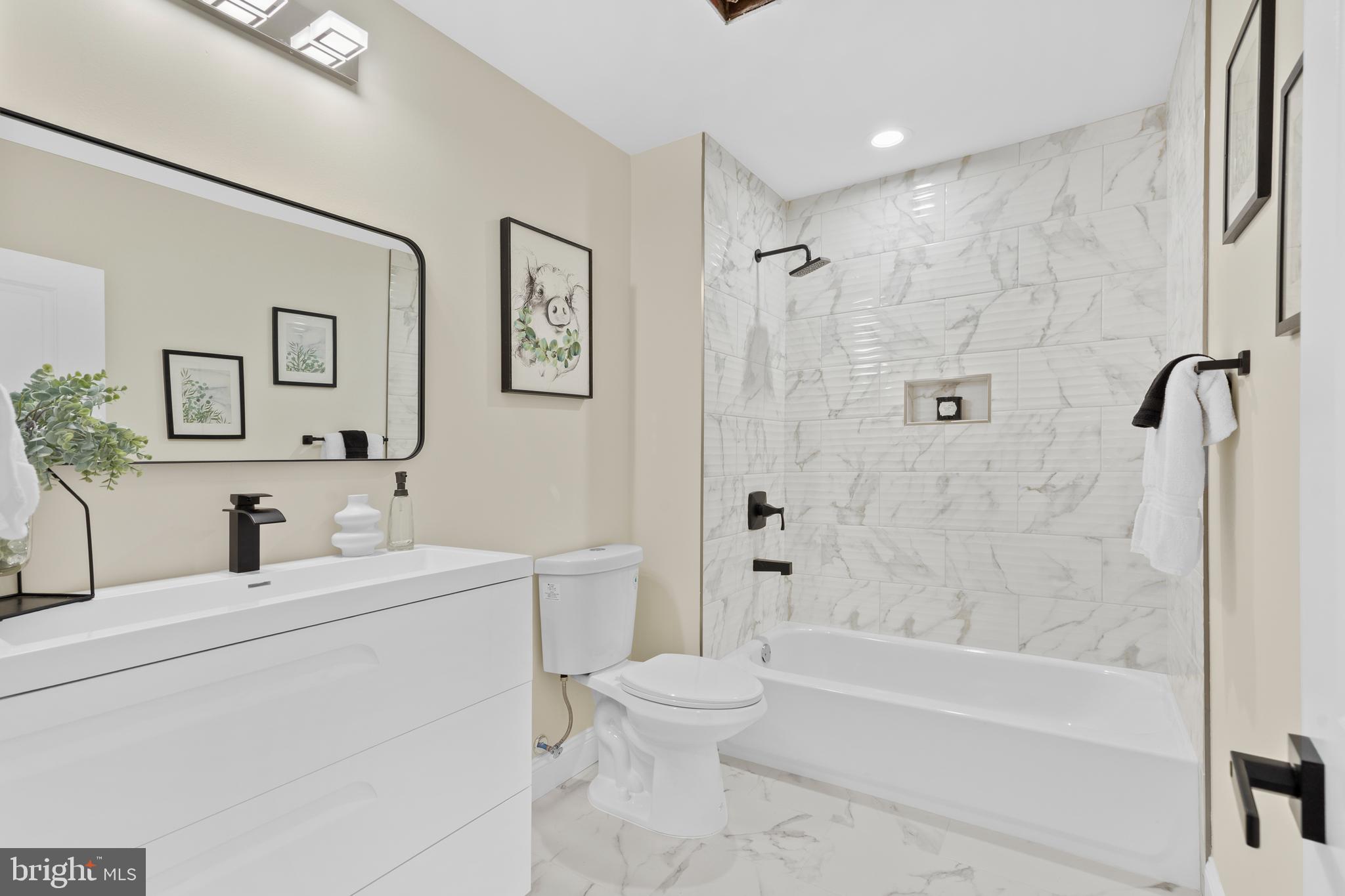 120 Canterbury Road Mount Laurel, NJ 08054 - Photo 16 of 46 a bathroom with a sink a toilet and a bathtub