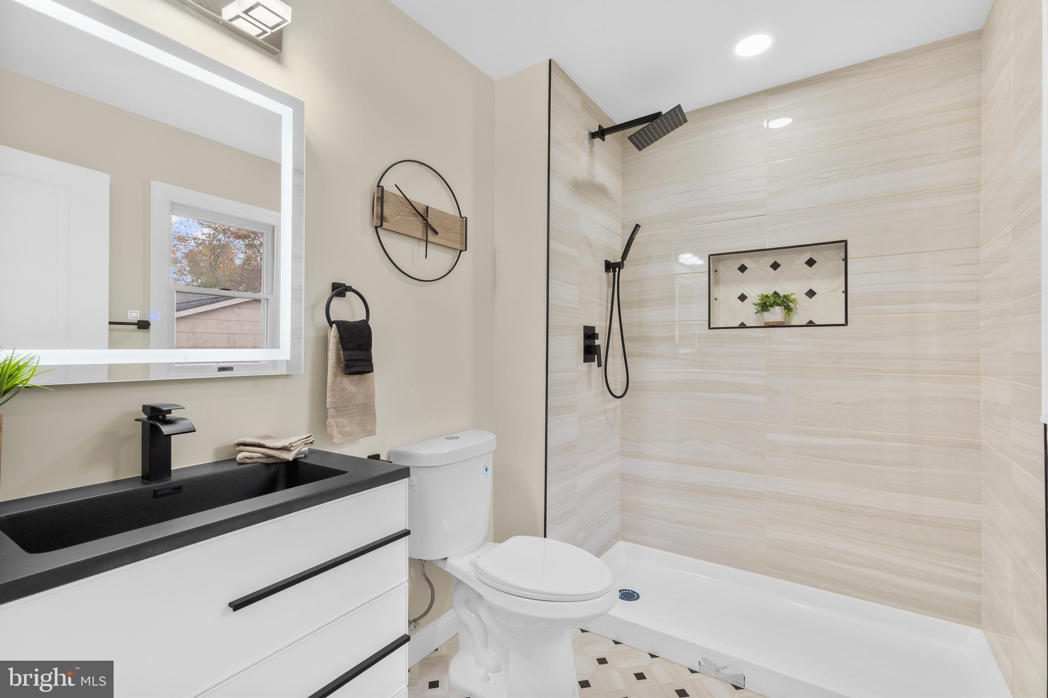 120 Canterbury Road Mount Laurel, NJ 08054 - Photo 24 of 46 a bathroom with a toilet a sink and a bathtub