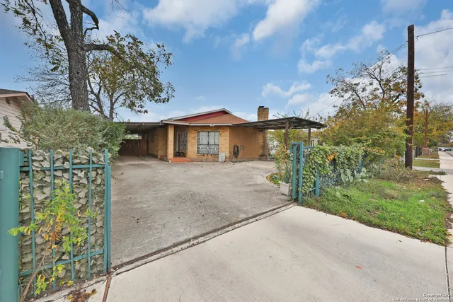 $1,750 | 631 North San Bernardo Avenue, San Antonio, TX 78228