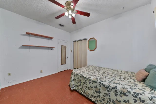 $1,750 | 631 North San Bernardo Avenue, San Antonio, TX 78228